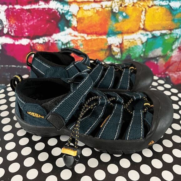 Keen Waterproof Boys Outdoor Strappy Nylon Strap Shoes 13.5C - Picture 1 of 6